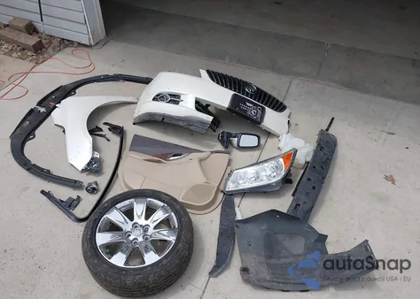 2013 Buick Lacrosse Leather Group z USA, uszkodzony, nr VIN 1G4GC5E35DF329300